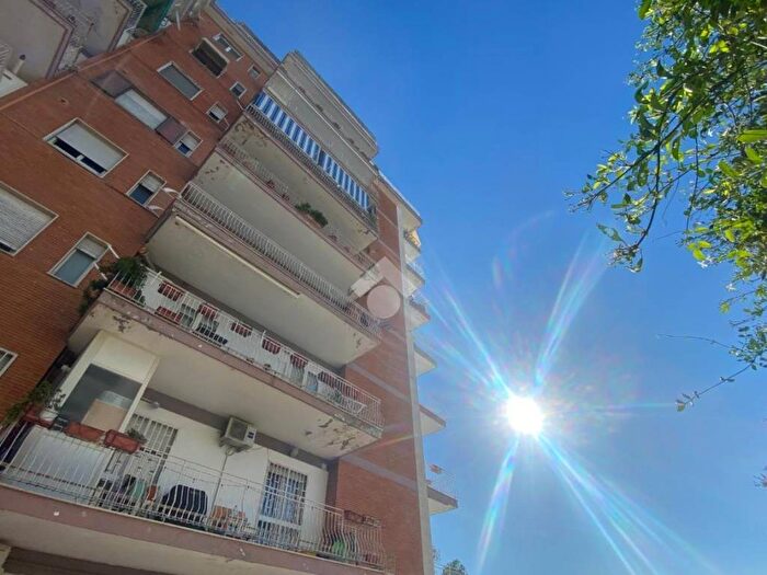 Appartamento trilocale in affitto in Viale degli Oleandri, Colli Aminei Capodimonte, Napoli