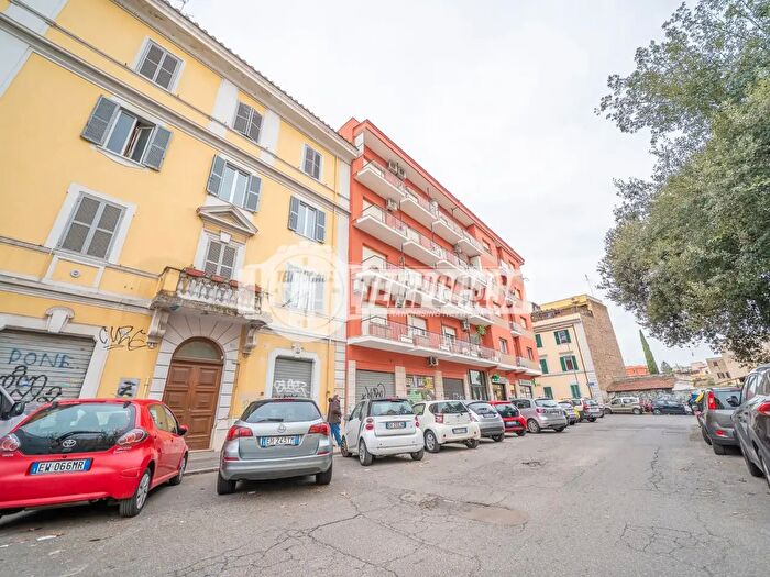 Appartamento trilocale in vendita in Via del Pigneto, Roma