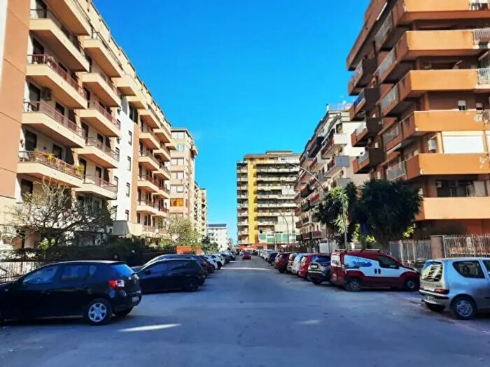 Appartamento quadrilocale in vendita in Via Luigi Galvani, Palermo