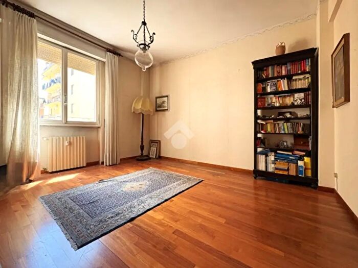 Appartamento con 5 locali in vendita in Via della Rondinella, Firenze
