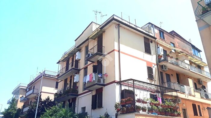 Appartamento trilocale in vendita in Via Angelo Salmoiraghi, Roma