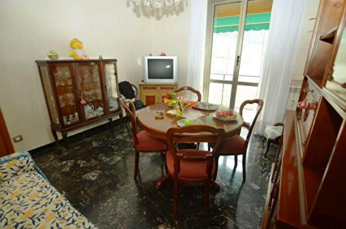 Appartamento con 5 locali in vendita in Via Buratella, Genova