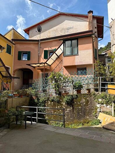 Casa trilocale in vendita in Massa