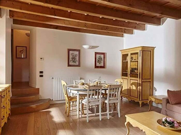 Appartamento trilocale in affitto in Via Cinque Giornate, Centro Storico, Como