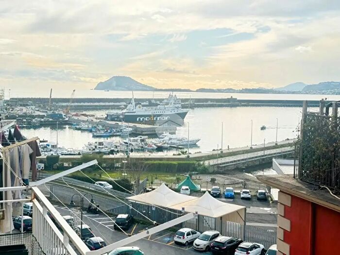 Appartamento trilocale in vendita in Via Roma, Pozzuoli