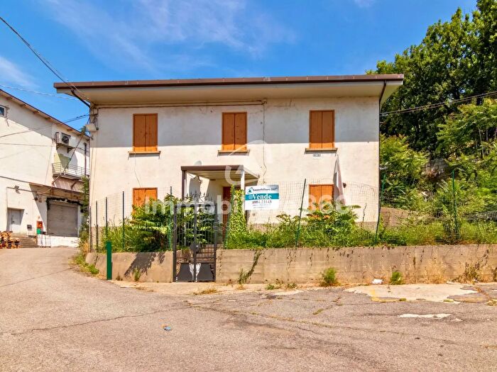 Casa trilocale in vendita in Via R Montagna Snc, Cosenza