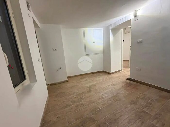 Appartamento bilocale in affitto in Via XX Settembre, Napoli