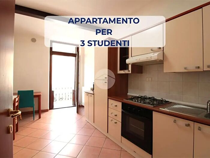 Appartamento quadrilocale in affitto in Via San Nazaro, Verona