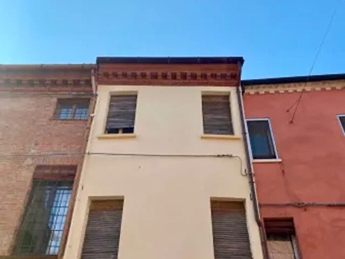 Casa con 6 locali in vendita in Ferrara
