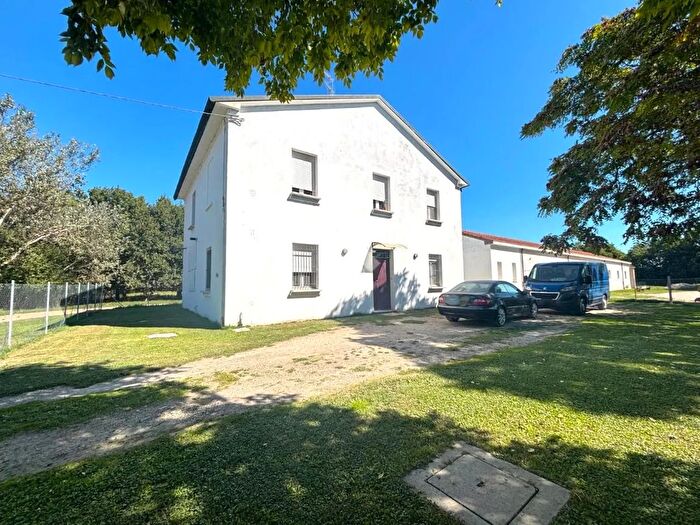 Casa con 8 locali in vendita in Via Corriera Antica, Ravenna