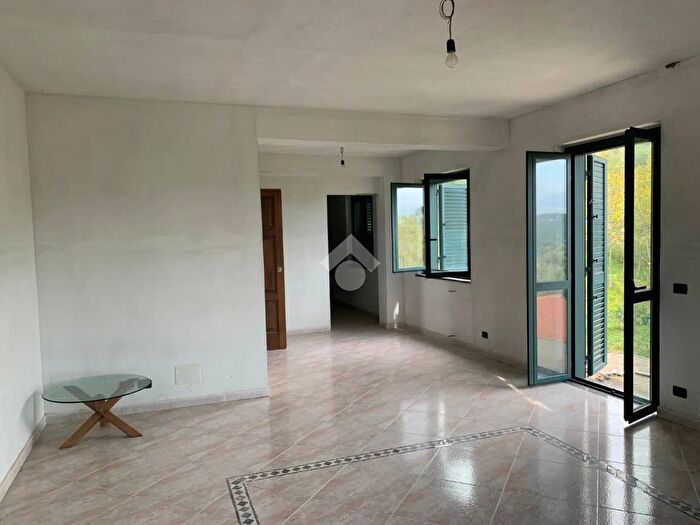 Casa con 8 locali in vendita in Strada Provinciale, Cleto