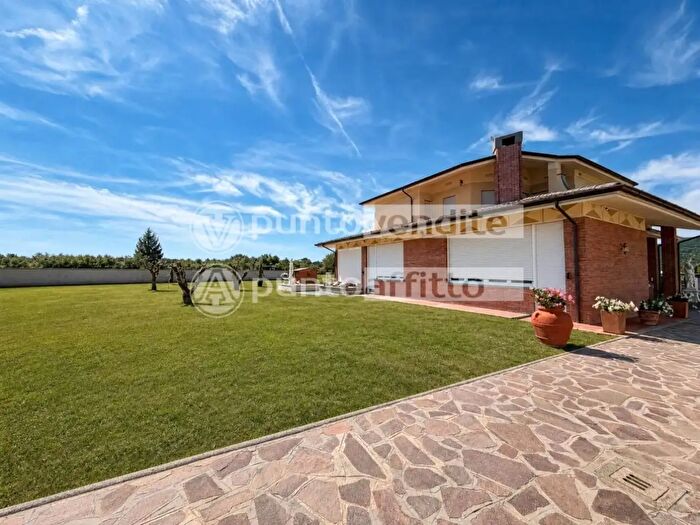 Casa con 8 locali in vendita in Traversa, Capannori