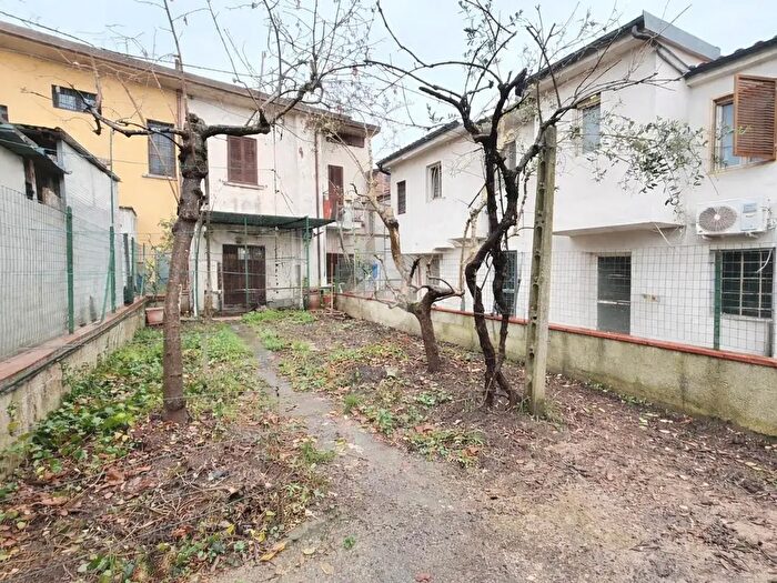 Casa con 5 locali in vendita in Via Statale, Quarrata