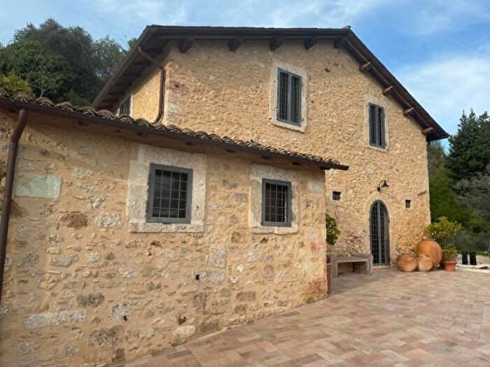 Casa quadrilocale in vendita in Via Diego De Lucis, Arpino