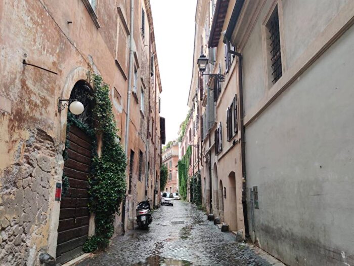 Appartamento trilocale in affitto in Via dei Salumi, Trastevere, Roma