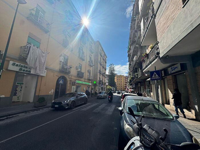 Appartamento trilocale in vendita in Via Consalvo, Napoli