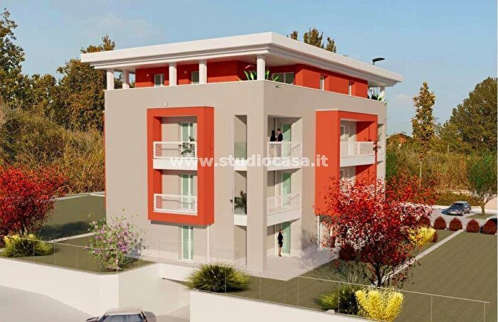 Appartamento quadrilocale in vendita in Via Gavazzeni, Crema