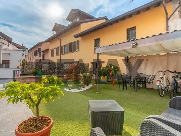 Casa trilocale in vendita in Vicolo Vidiserti, Rho