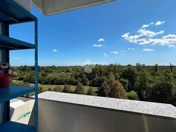 Appartamento trilocale in vendita in Piazza San Pietro, Solaro