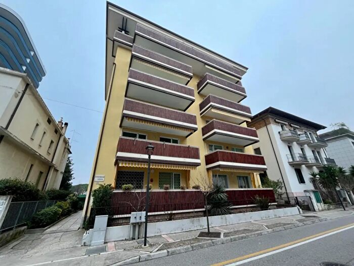 Appartamento bilocale in vendita in Via Giosuè Carducci, Grado