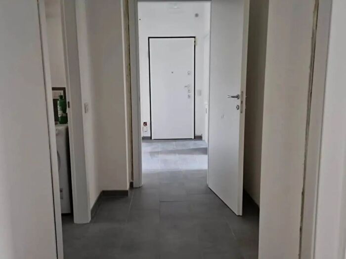 Appartamento trilocale in affitto in Via Fogazzaro, Milano