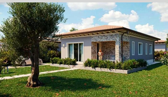 Casa con 7 locali in vendita in Pietrasanta