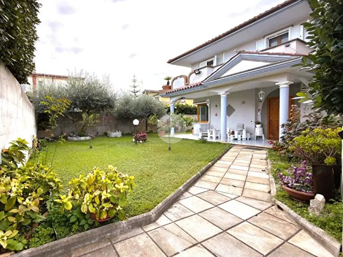 Casa con 5 locali in vendita in Traversa Aleardo Aleardi, Anzio