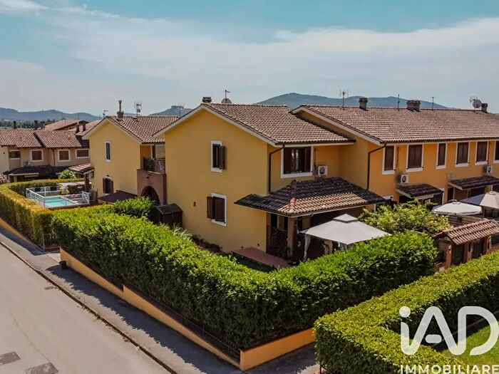 Casa quadrilocale in vendita in Via Trento Bartoccioni, Magione