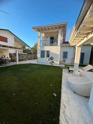 Casa quadrilocale in affitto in Via Ammiraglio Morin a, Forte Dei Marmi