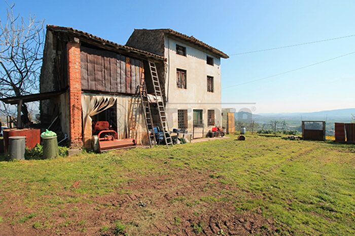 Casa con 9 locali in vendita in Via San Nicolò, Montorso Vicentino