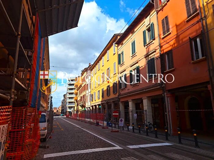 Appartamento trilocale in vendita in Via San Felice, Bologna