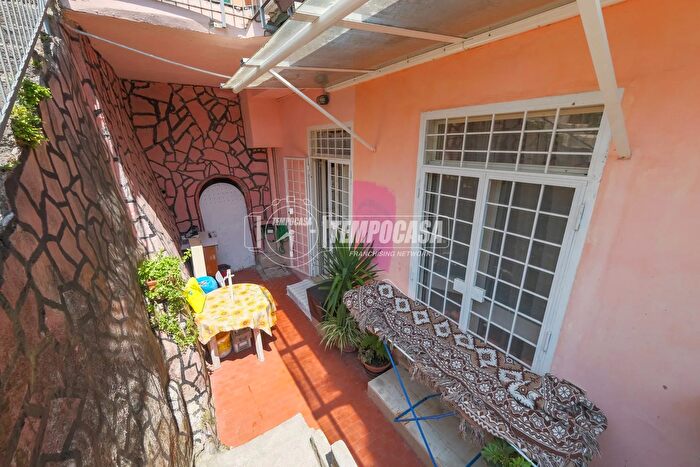 Appartamento quadrilocale in vendita in Via Veiano, Roma