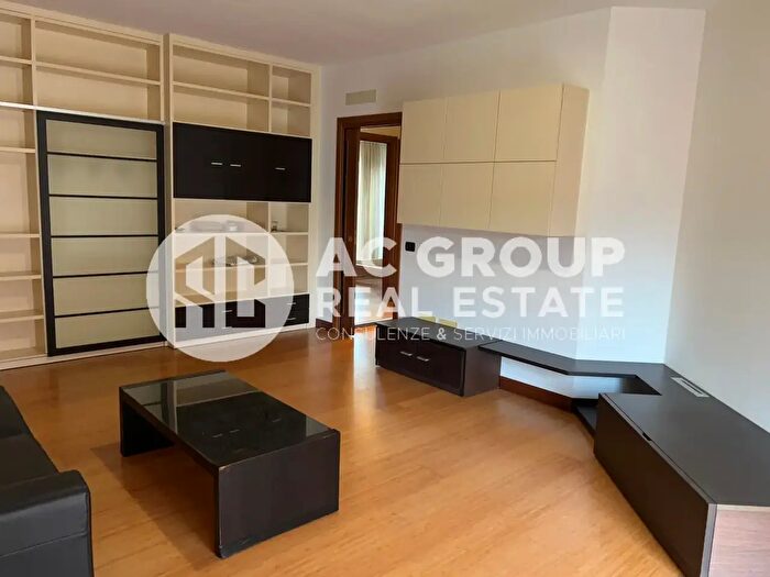 Appartamento bilocale in affitto in Via Carducci, Saronno