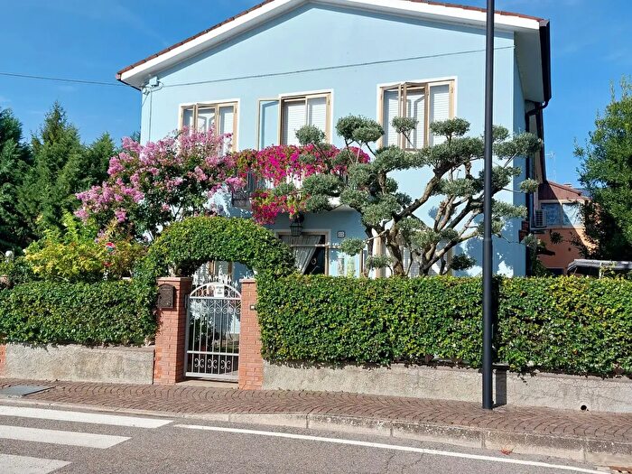 Casa con 5 locali in vendita in Ficarolo