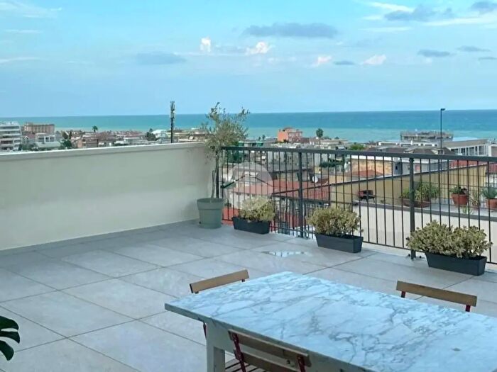 Appartamento quadrilocale in vendita in Piazza G Carducci, Grottammare