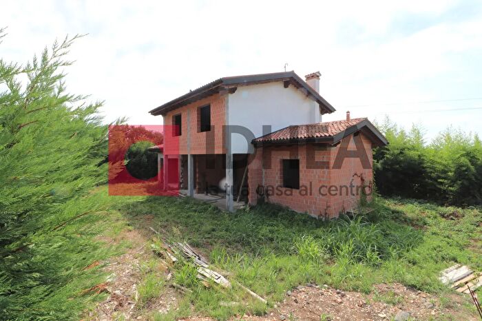 Casa con 5 locali in vendita in Casier