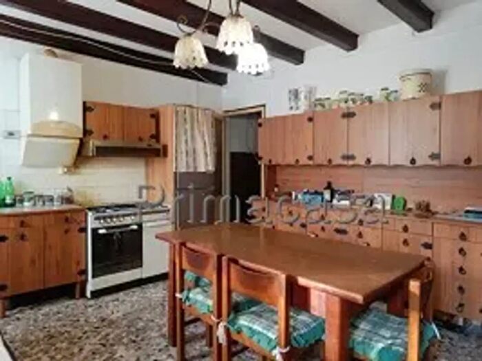 Casa con 11 locali in vendita in Piazza della Libertà, Illasi