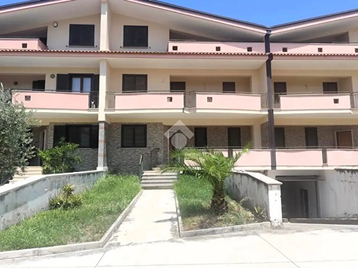 Casa quadrilocale in vendita in Via Appia, Santa Maria A Vico