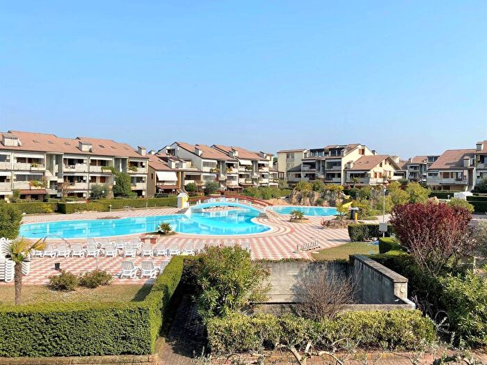 Appartamento trilocale in affitto in Via Giulio Cesare, Rivoltella, Desenzano del Garda