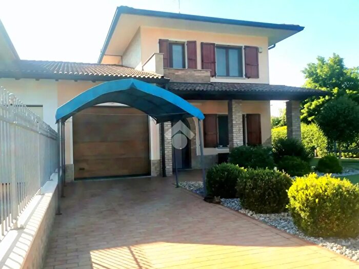 Casa quadrilocale in vendita in Via Parmesane, Remedello