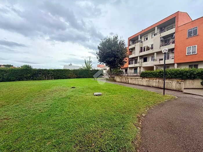 Appartamento trilocale in vendita in Via Oscar Ghiglia, Roma