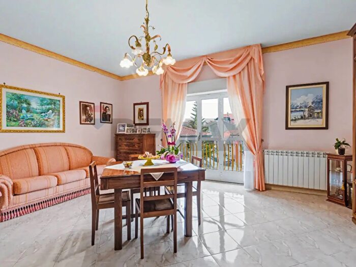 Appartamento con 5 locali in vendita in Via Nazionale Solicchiata, Castiglione Di Sicilia