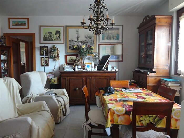 Appartamento trilocale in vendita in Via II Giugno a Certaldo Firenze, Certaldo