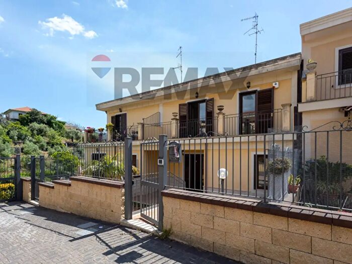 Casa con 6 locali in vendita in Via Nazionale Guardia, Acireale