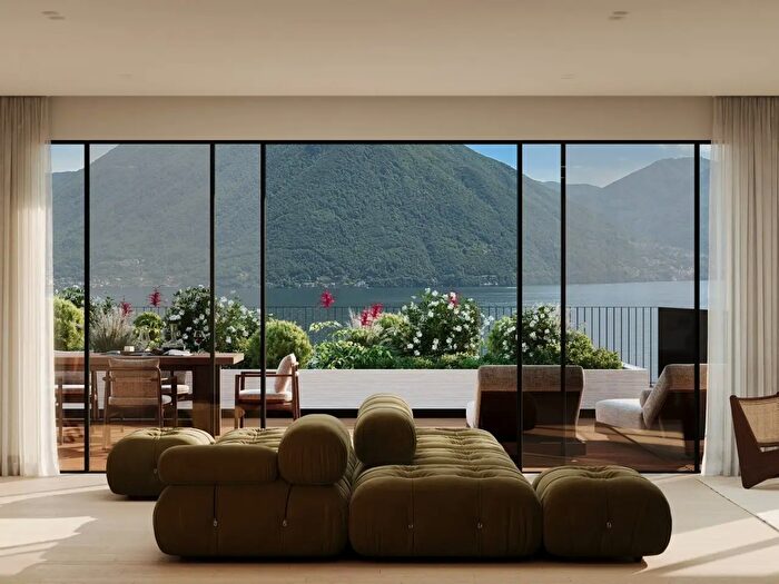 Casa con 11 locali in vendita in Via Valle Intelvi Snc, Argegno