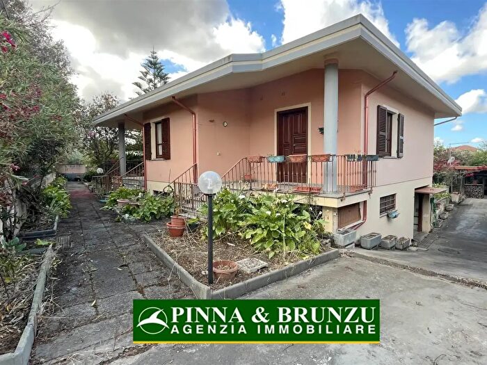 Appartamento con 6 locali in vendita in Via Veira, Palmas Arborea