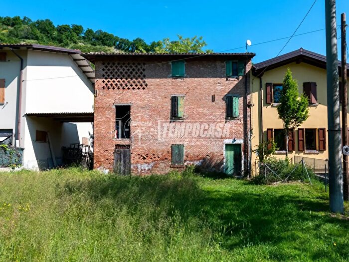 Casa quadrilocale in vendita in Via Rio Faellano, Marano Sul Panaro