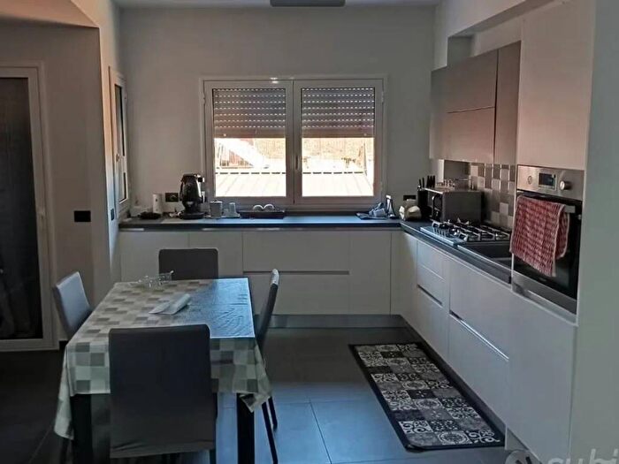 Appartamento trilocale in affitto in Centro, Carlentini