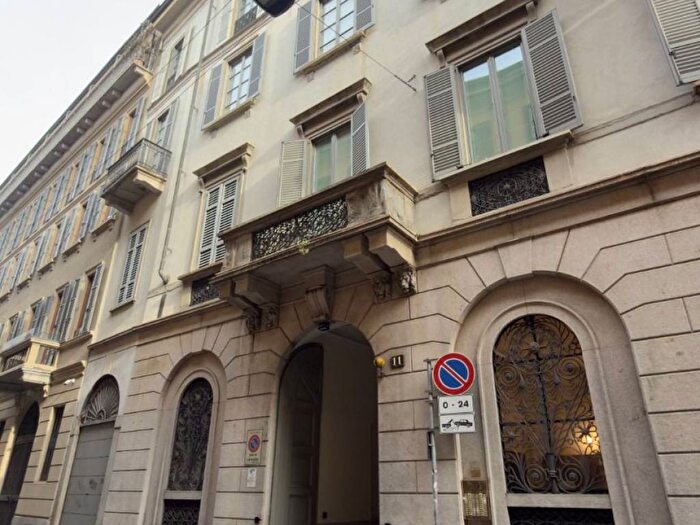 Appartamento quadrilocale in affitto in Via Amedei, Missori, Milano