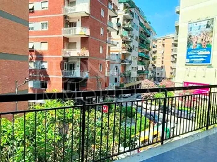Appartamento con 5 locali in vendita in Via Giulio Palermo, Napoli